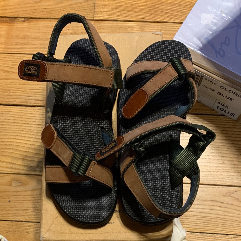 Ladies Brown and Black Sandals Rock River sandals by yellow box size 9 nwot